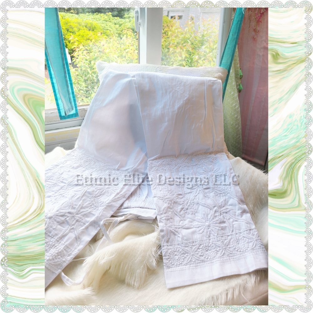 New White embroidered ankle pants with drawstring
